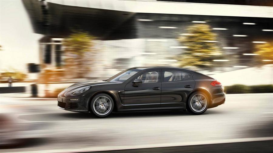  Porsche Panamera Edition 2015 года  (фото 4 из 8)